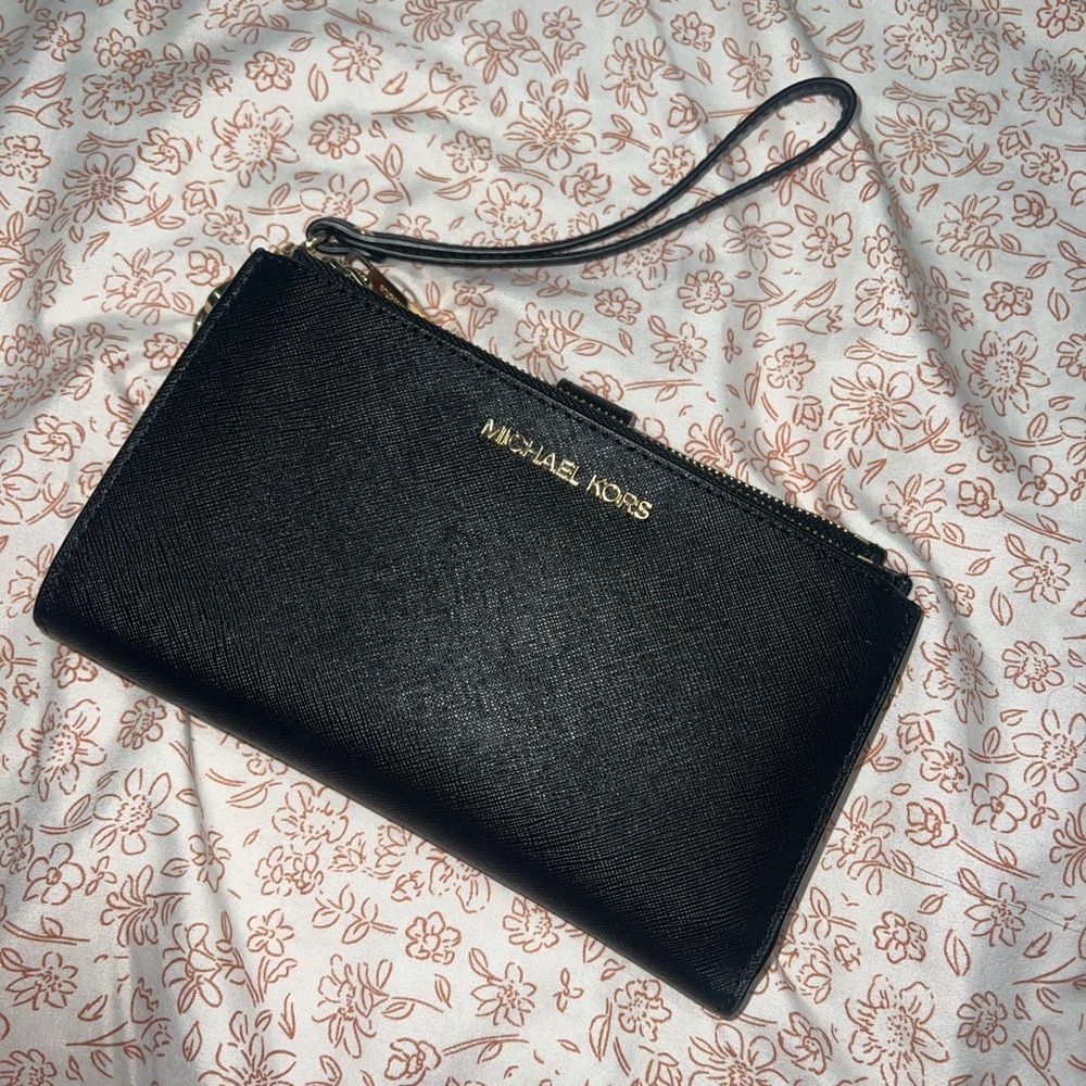 Michael Kors Elegant Black Wristlet